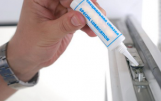 Чем надо смазывать пластиковые окна и в какое время года это делать