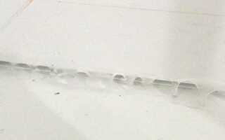 Примерзло пластиковое окно на балконе – что делать?