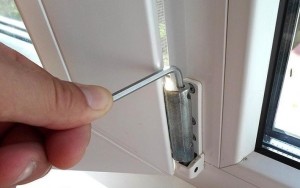 Как отрегулировать пластиковую балконную дверь
