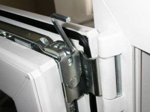 Регулировка пластиковых дверей