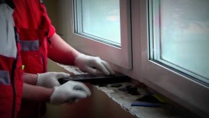 Монтаж верзалитовых подоконников