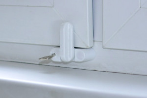 Защита для детей на пластиковые окна