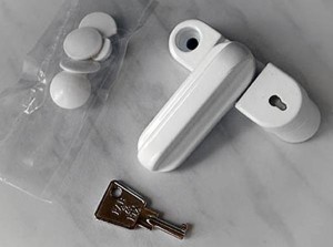 Завертка с фиксацией на ключ.