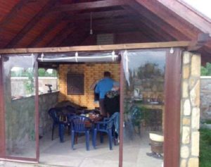 Основные преимущества мягких окон для веранд