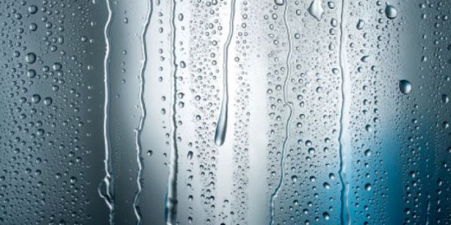 Почему плачут и потеют окна?