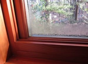 Деревянные окна тоже потеют