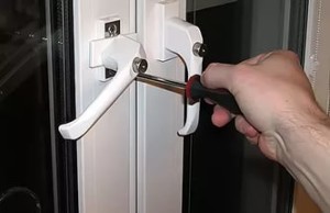 Ремонт ручки пластикового окна