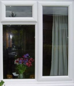 врезать форточку в уже смонтированное окно