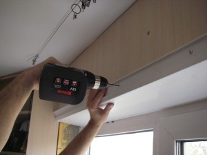 Аналогичным образом монтируем верхний откос