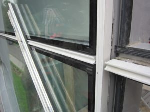 Замена стеклопакетов в алюминиевых окнах