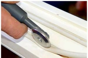 Как заклеивать окна на зиму