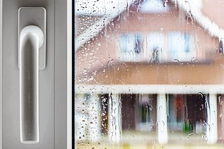 Установка пластиковых окон в дождь