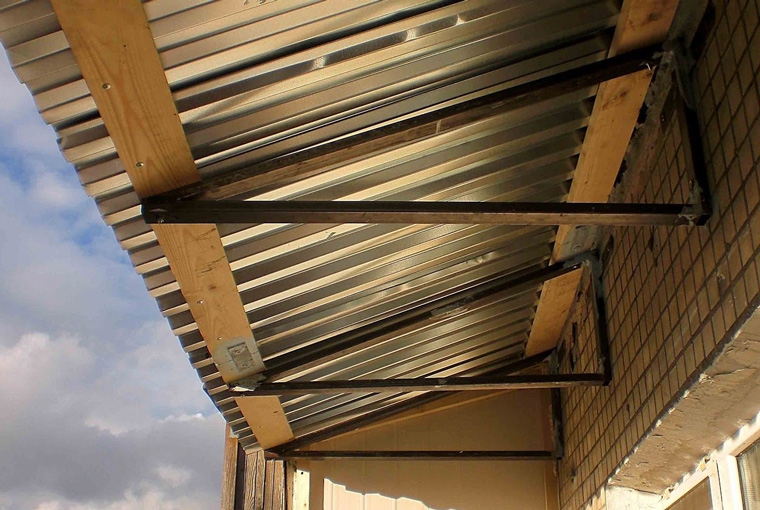 козырек балкона