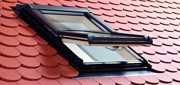 мансардное пластиковое окно