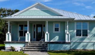 Остекленный коттедж