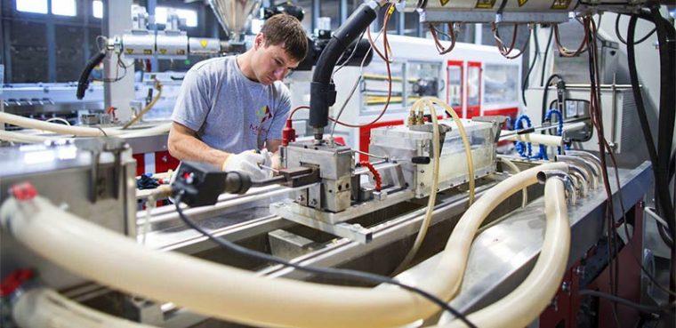 На производстве