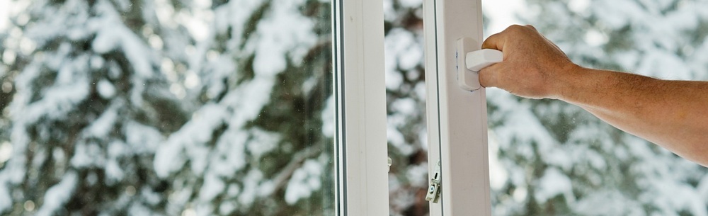 Окна открытые настежь зимой