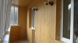 Отделка балкона вагонкой