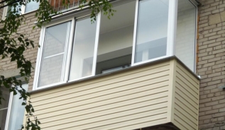 Внешняя отделка балкона сайдингом