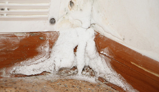 Промерзает угол