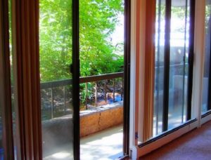 Двери пластиковые раздвижные на веранду