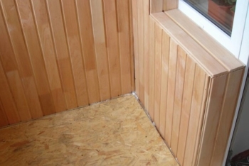 Деревянная вагонка на балконе