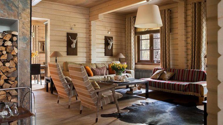 Окна внутри деревянного дома