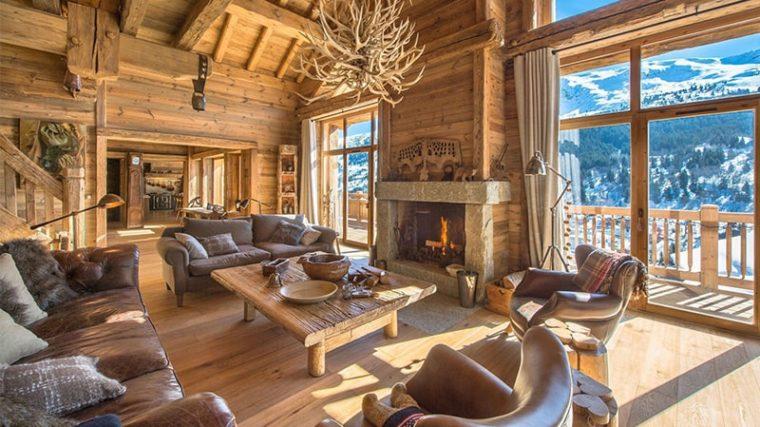 Окна в деревянном доме. Вид изнутри