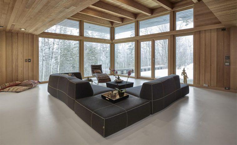 Интерьер с окнами в пол