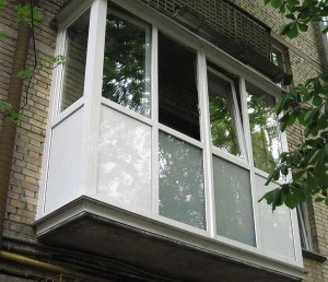 Для чего остекляется балкон в хрущевке