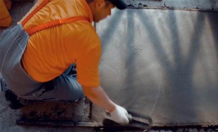 Укладка жидкого пола