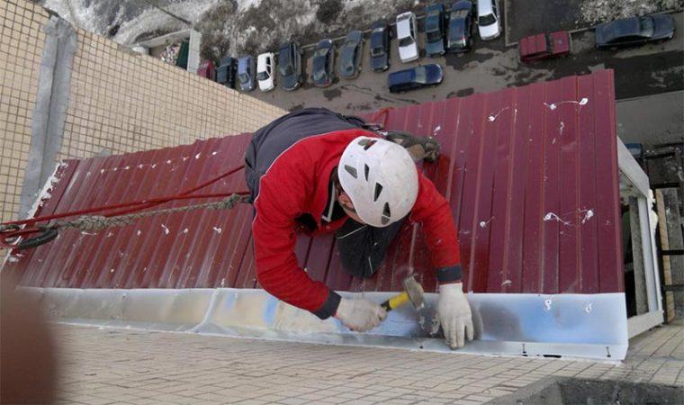 Монтажник за работой